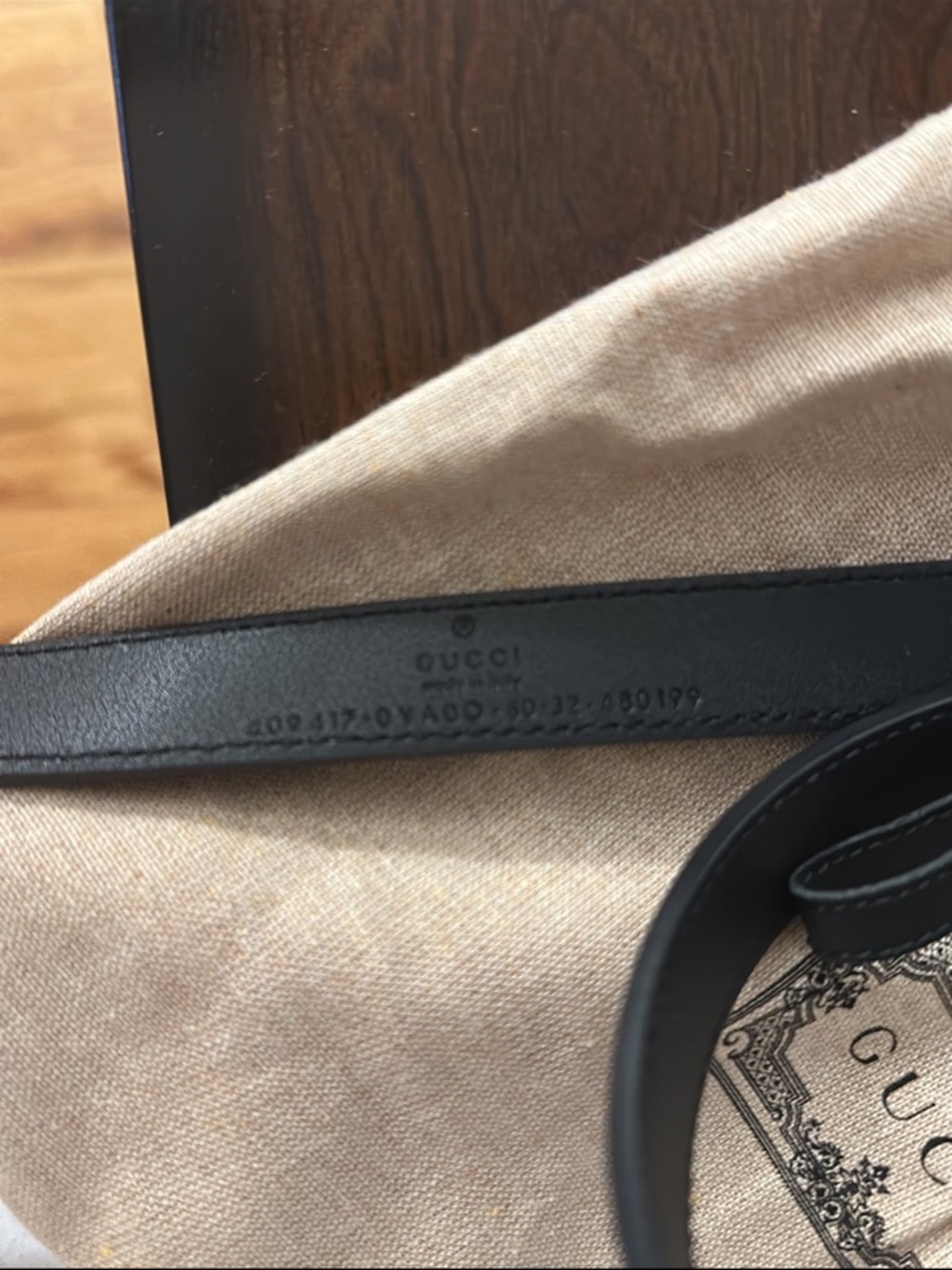Gucci Black Leather Belt with Gold Interlocking GG Buckle - Picture 3 of 3